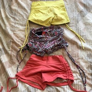 Liquido Active- Om Stars Tie Shorts (lot of 3)